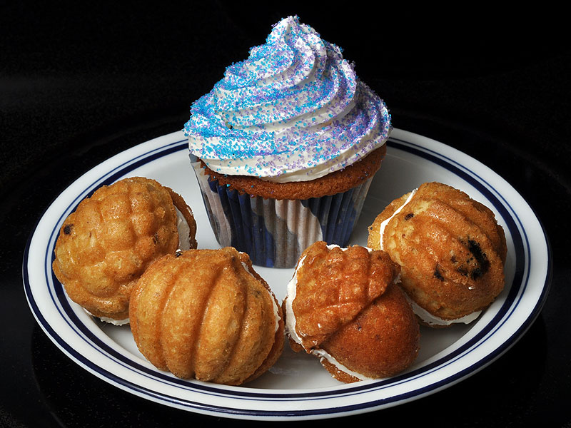 Blueberry - lemon cupcakes and cakelets<br>September 30