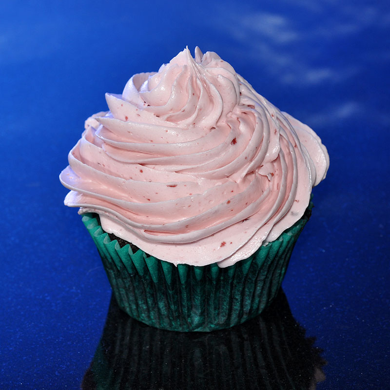 Chocolate with chocolate filling and cherry "buttercream" <i>(vegan)</i><br>December 17
